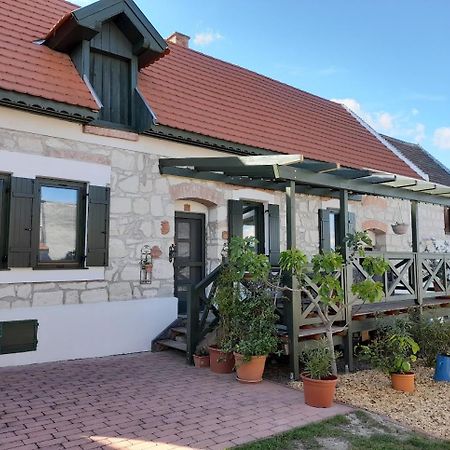 Kőfejtő háza Villa Fertőrákos Kültér fotó